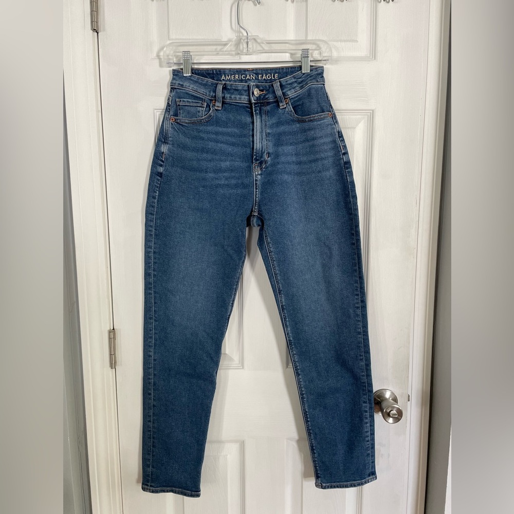 American Eagle High Rise Straight Leg Mom Jeans Size 2